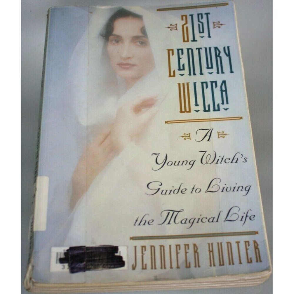 21st Century Wicca : A Young Witch's Guide to Living the Magical Life